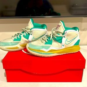 Nike Kyrie Infinity Basketball Sneakers size M 5.5 /W 7